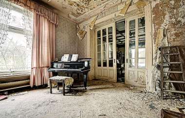 Olympus Diamond Painting "Piano in an abandoned room in a mansion" - Ψηφιδωτό Μωσαικό "Πιάνο σε εγκαταλελειμμένο δωμάτιο σε αρχοντικό" 40Χ30