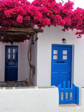 Olympus Diamond Painting "Cycladic blue door with bougainvillea,Cyclades,Greece - Ψηφιδωτό Μωσαικό "Κυκλαδίτικη γαλάζια πόρτα με μπουκαμβίλιες" 40X30