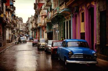 Olympus Diamond Painting "Havana,capital city of Cuba with colorful buildings and classic cars" - Ψηφιδωτό Μωσαικό "Αβάνα, πρωτεύουσα της Κούβας με πολύχρωμα κτίρια και κλασικά αυτοκίνητα" 40x30